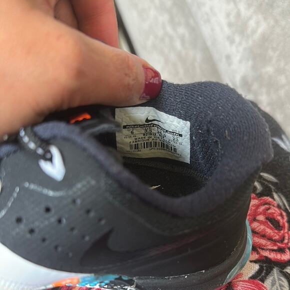 Nike Black and White Sneakers with Multicolored Sole - Picture 7 of 8